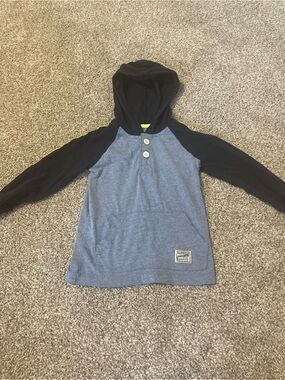 ‼️Mix and Match 3 items for $5‼️ 
Boys' 2T Hooded Long Sleeve Top
